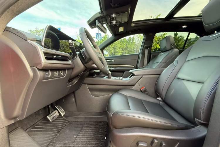 Used Cadillac XT4 2024 28T Four-Wheel Drive Luxury Version Left Front Seat