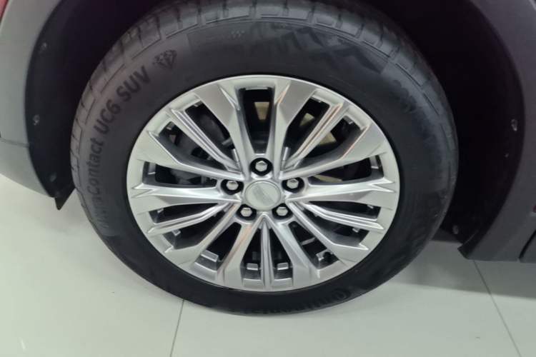 Used Cadillac XT4 2024 28T Two-Wheel-Drive Luxury Version Left Front Wheel Hub