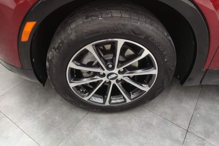 Used Cadillac XT4 2024 28T Four-Wheel Drive Luxury Version Left Front Wheel Hub