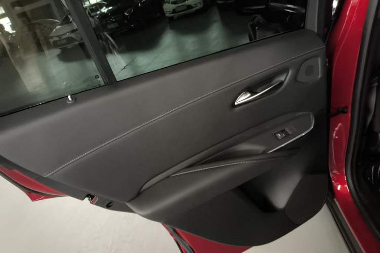 Used Cadillac XT4 2024 28T Two-Wheel-Drive Luxury Version Left Rear Door Interior