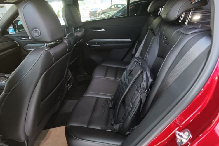 Used Cadillac XT4 2024 28T Two-Wheel-Drive Luxury Version Left Rear Seat