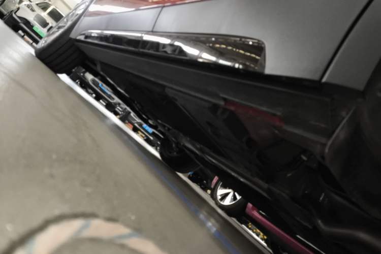 Used Cadillac XT4 2024 28T Two-Wheel-Drive Luxury Version Left Side Sill