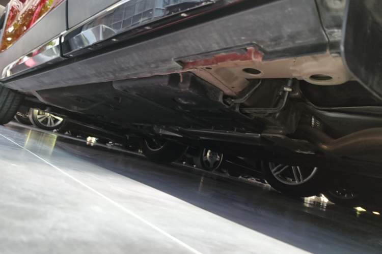 Used Cadillac XT4 2024 28T Two-Wheel-Drive Luxury Version Left Side Sill