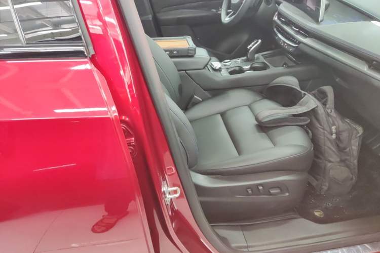 Used Cadillac XT4 2024 28T Four-Wheel Drive Luxury Version Right Front Seat