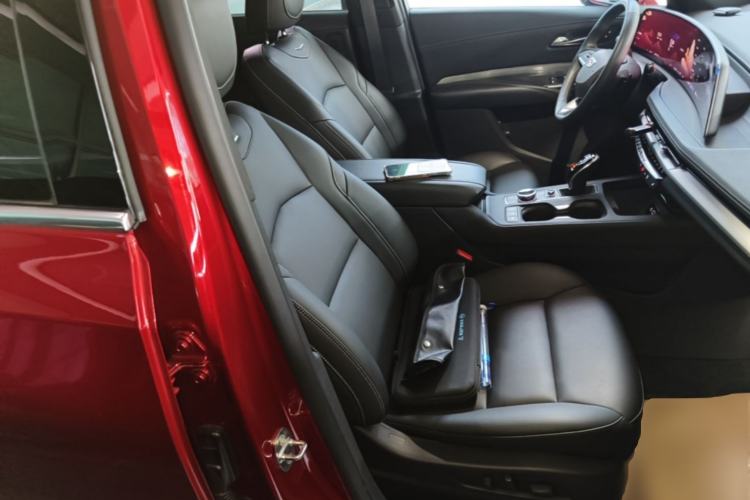 Used Cadillac XT4 2024 28T Two-Wheel-Drive Luxury Version Right Front Seat