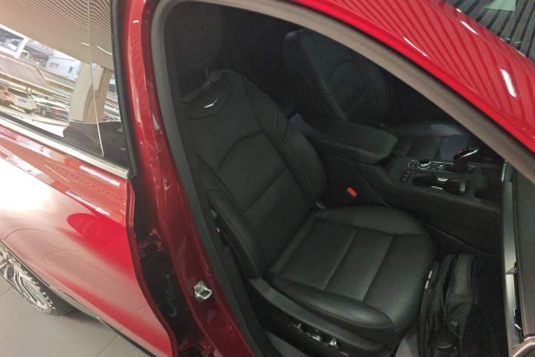 Used Cadillac XT4 2024 28T Two-Wheel-Drive Prestige Version Right Front Seat