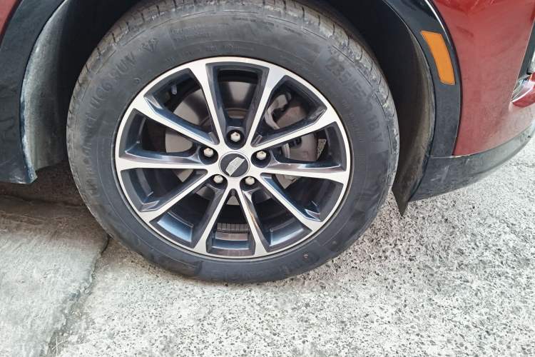 Used Cadillac XT4 2024 28T Four-Wheel Drive Luxury Version Right Front Wheel Hub