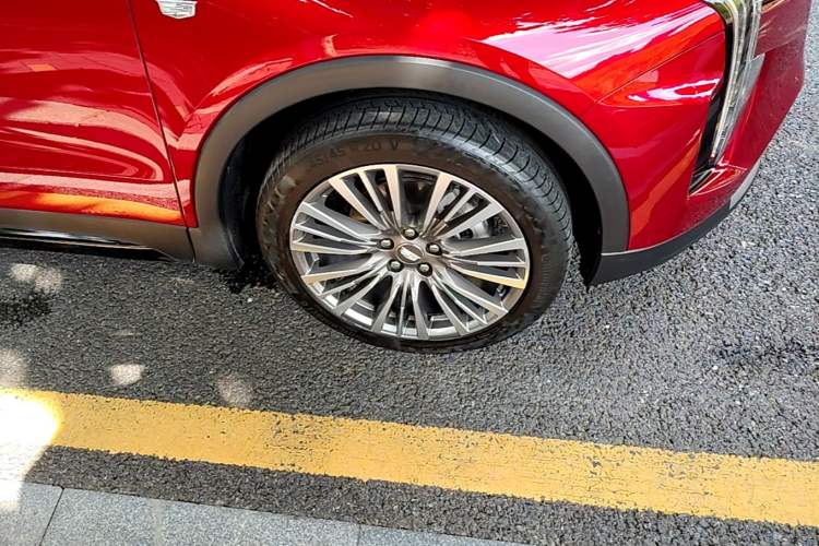 Used Cadillac XT4 2024 28T Two-Wheel-Drive Luxury Version Right Front Wheel Hub