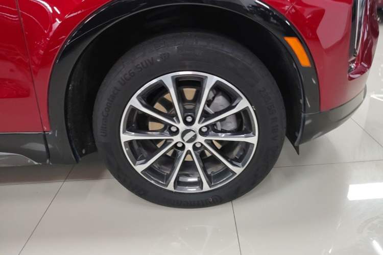 Used Cadillac XT4 2024 28T Four-Wheel Drive Luxury Version Right Front Wheel Hub
