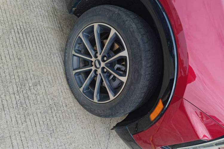Used Cadillac XT4 2024 28T Four-Wheel Drive Luxury Version Right Front Wheel Hub