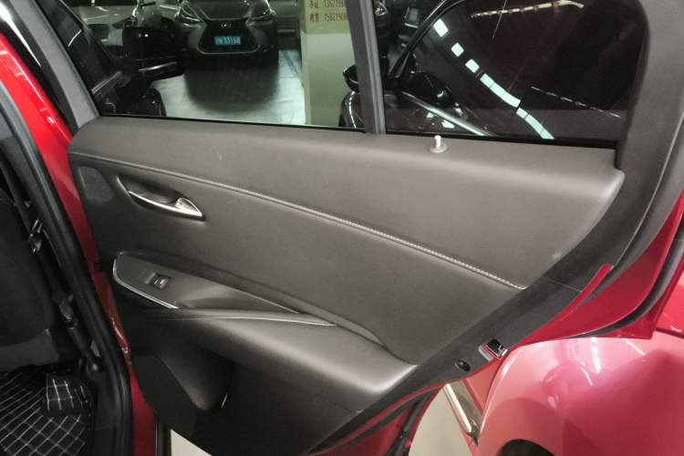 Used Cadillac XT4 2024 28T Two-Wheel-Drive Luxury Version Right Rear Door Interior