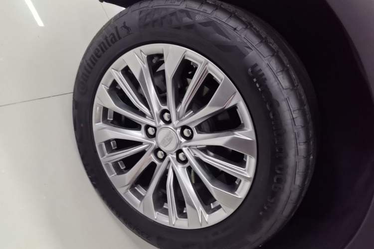 Used Cadillac XT4 2024 28T Two-Wheel-Drive Luxury Version Right Rear Wheel Hub