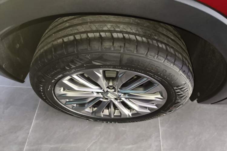 Used Cadillac XT4 2024 28T Two-Wheel-Drive Luxury Version Right Rear Wheel Hub