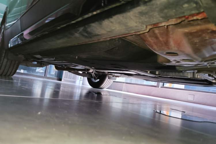 Used Cadillac XT4 2024 28T Two-Wheel-Drive Luxury Version Right Side Sill