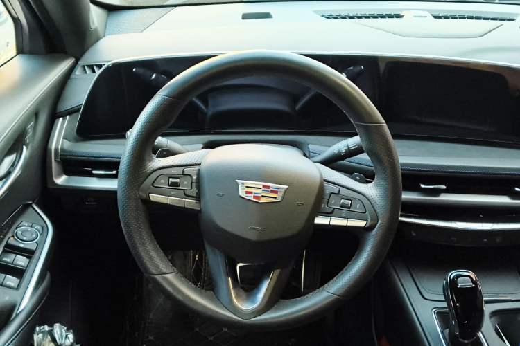 Used Cadillac XT4 2024 28T Four-Wheel Drive Luxury Version Steering Wheel
