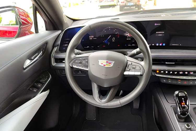 Used Cadillac XT4 2024 28T Two-Wheel-Drive Luxury Version Steering Wheel