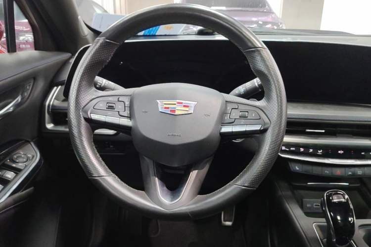 Used Cadillac XT4 2024 28T Four-Wheel Drive Luxury Version Steering Wheel