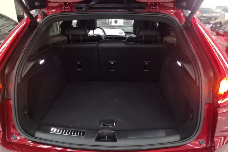 Used Cadillac XT4 2024 28T Two-Wheel-Drive Luxury Version Trunk