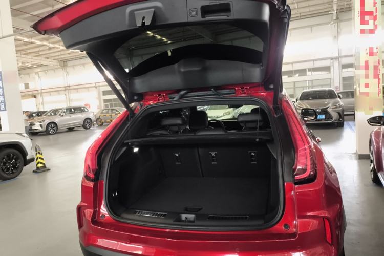 Used Cadillac XT4 2024 28T Two-Wheel-Drive Luxury Version Trunk