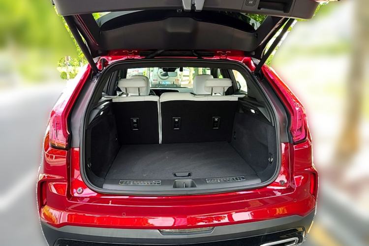 Used Cadillac XT4 2024 28T Two-Wheel-Drive Luxury Version Trunk