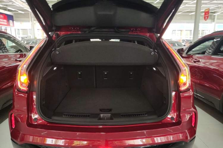 Used Cadillac XT4 2024 28T Four-Wheel Drive Luxury Version Trunk