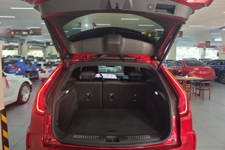 Used Cadillac XT4 2024 28T Two-Wheel-Drive Prestige Version Trunk