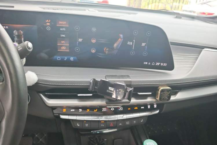 Used Cadillac XT4 2024 28T Two-Wheel-Drive Prestige Version Audio And AC Panel