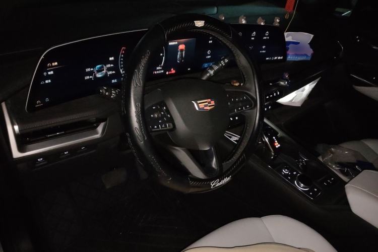 Used Cadillac XT4 2024 28T Two-Wheel-Drive Prestige Version Center Console