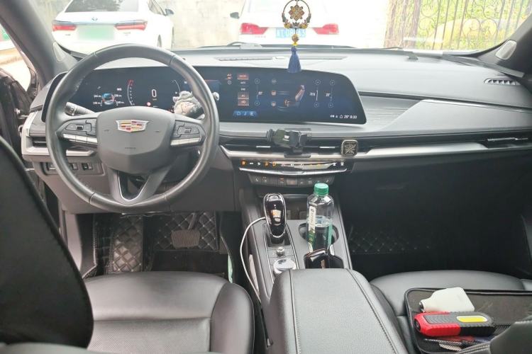Used Cadillac XT4 2024 28T Two-Wheel-Drive Prestige Version Center Console