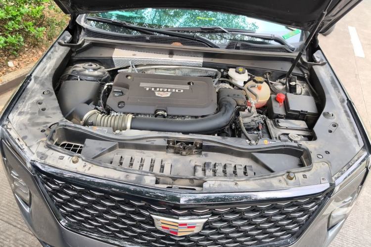 Used Cadillac XT4 2024 28T Two-Wheel-Drive Luxury Version Engine Bay