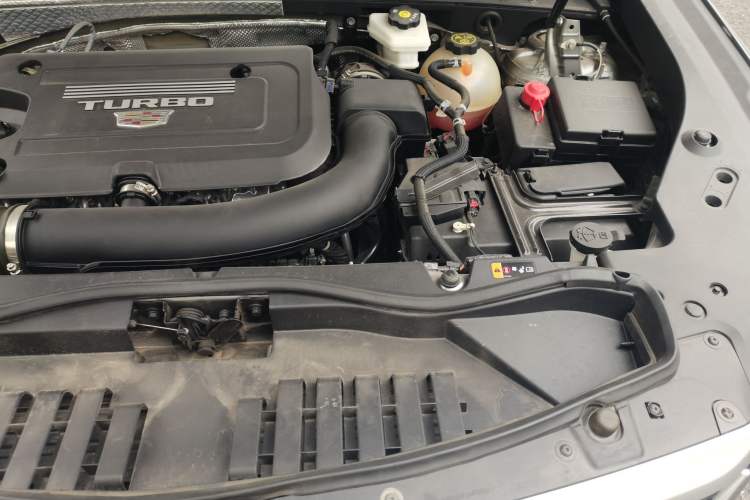 Used Cadillac XT4 2024 28T Two-Wheel-Drive Luxury Version Engine Bay Left