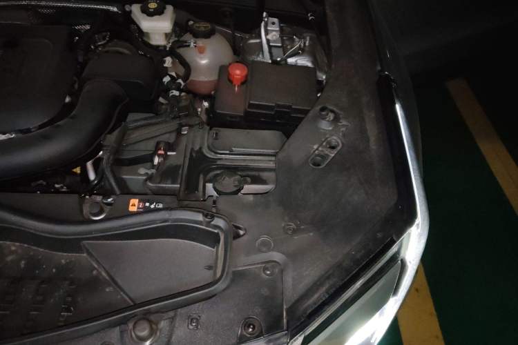 Used Cadillac XT4 2024 28T Two-Wheel-Drive Prestige Version Engine Bay Left