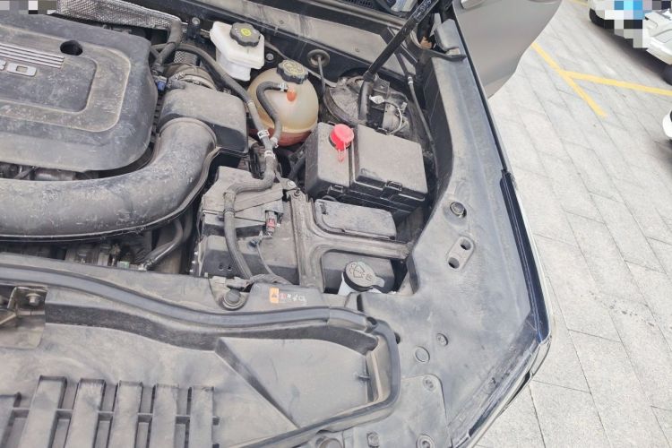Used Cadillac XT4 2024 28T Two-Wheel-Drive Prestige Version Engine Bay Left