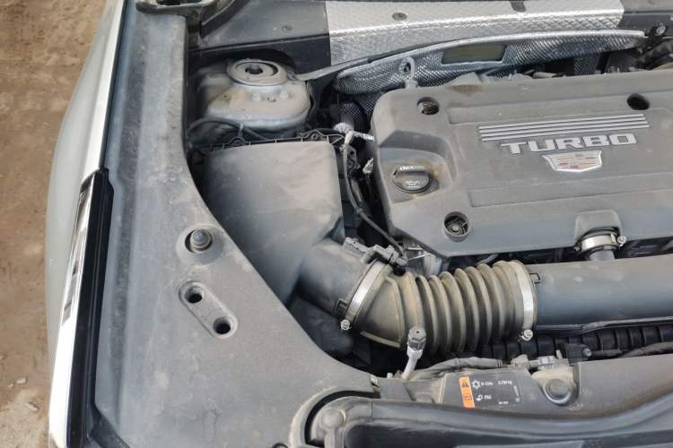 Used Cadillac XT4 2024 28T Two-Wheel-Drive Prestige Version Engine Bay Right