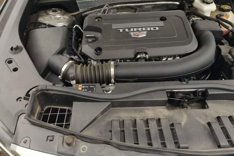 Used Cadillac XT4 2024 28T Two-Wheel-Drive Luxury Version Engine Bay Right