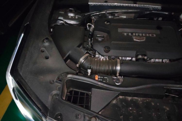 Used Cadillac XT4 2024 28T Two-Wheel-Drive Prestige Version Engine Bay Right