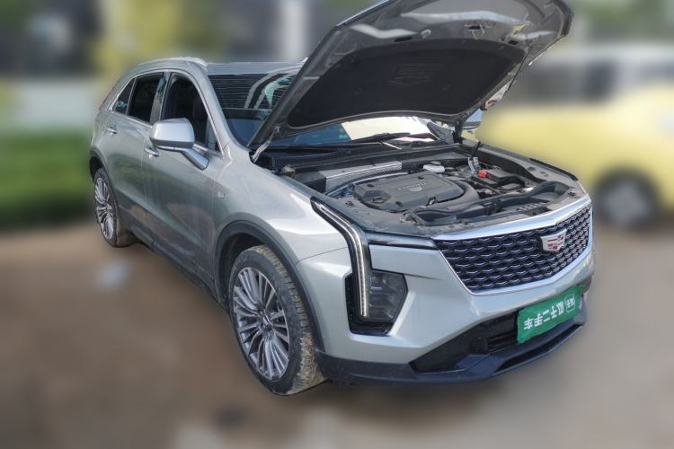 Used Cadillac XT4 2024 28T Two-Wheel-Drive Prestige Version Front Right 45 Deg