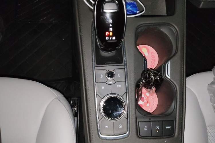 Used Cadillac XT4 2024 28T Two-Wheel-Drive Prestige Version Gear Lever
