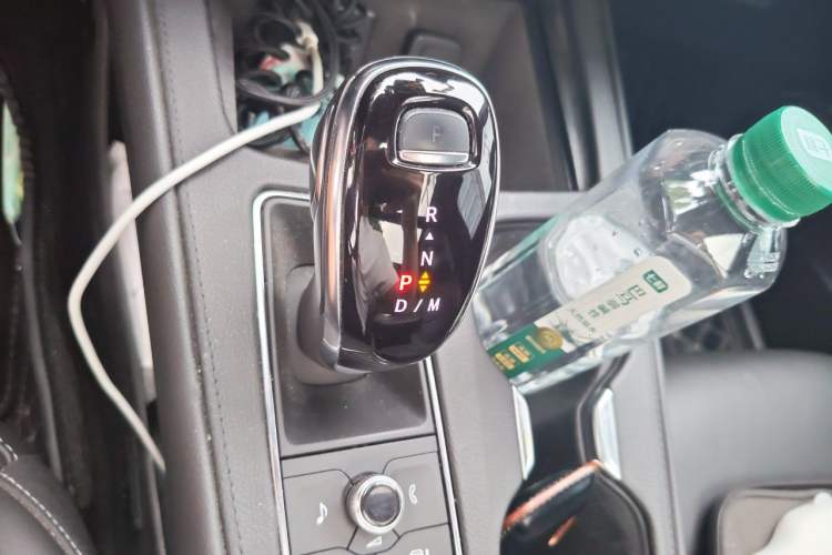 Used Cadillac XT4 2024 28T Two-Wheel-Drive Prestige Version Gear Lever