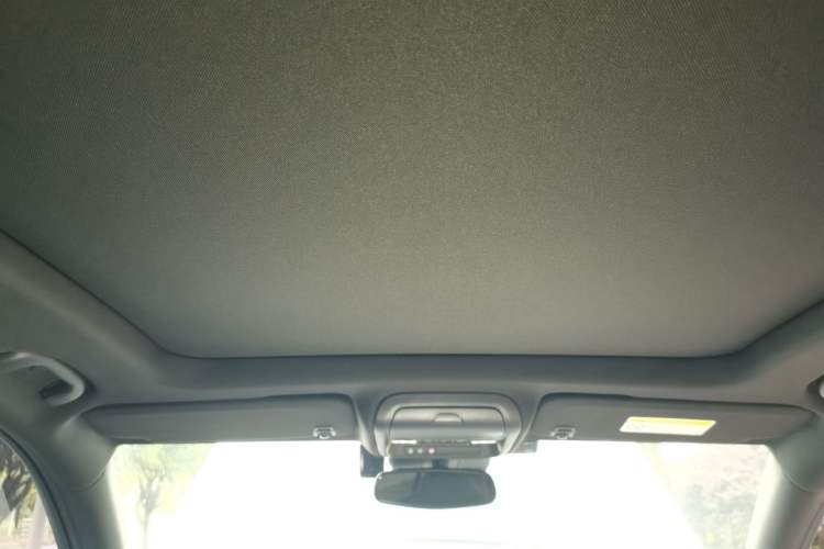 Used Cadillac XT4 2024 28T Two-Wheel-Drive Luxury Version Headliner