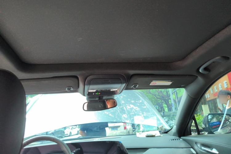 Used Cadillac XT4 2024 28T Two-Wheel-Drive Luxury Version Headliner