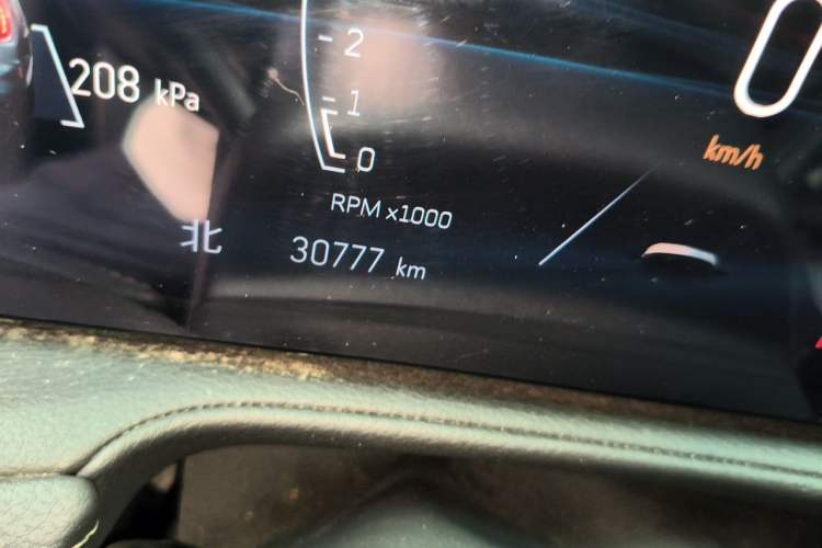 Used Cadillac XT4 2024 28T Two-Wheel-Drive Luxury Version Odometer Close Up