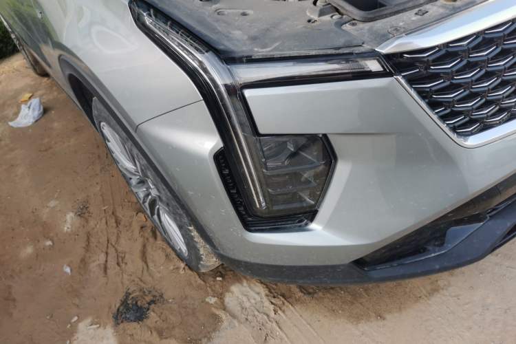 Used Cadillac XT4 2024 28T Two-Wheel-Drive Prestige Version Right Front Headlight