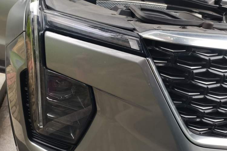 Used Cadillac XT4 2024 28T Two-Wheel-Drive Luxury Version Right Front Headlight