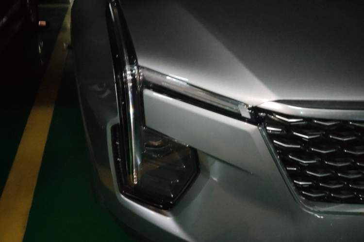 Used Cadillac XT4 2024 28T Two-Wheel-Drive Prestige Version Right Front Headlight