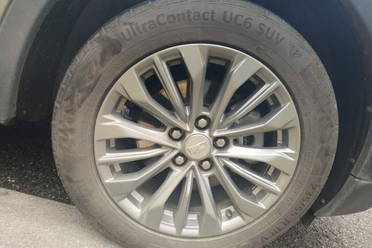 Used Cadillac XT4 2024 28T Two-Wheel-Drive Luxury Version Right Front Wheel Hub