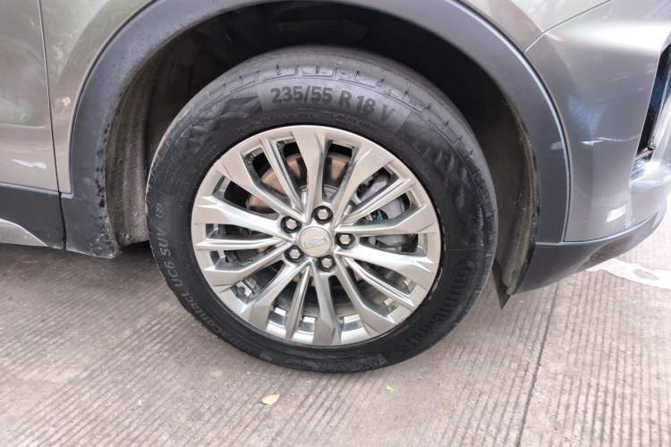 Used Cadillac XT4 2024 28T Two-Wheel-Drive Luxury Version Right Front Wheel Hub