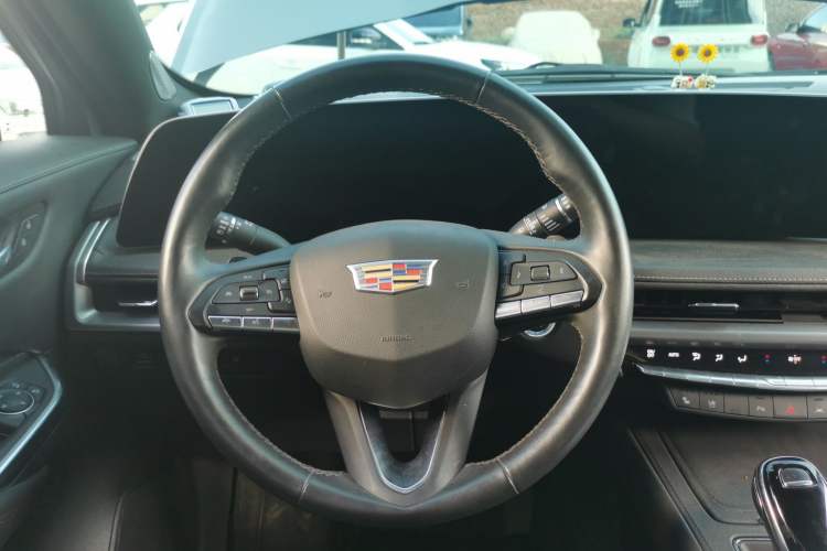 Used Cadillac XT4 2024 28T Two-Wheel-Drive Prestige Version Steering Wheel