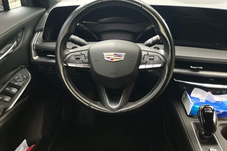 Used Cadillac XT4 2024 28T Two-Wheel-Drive Luxury Version Steering Wheel