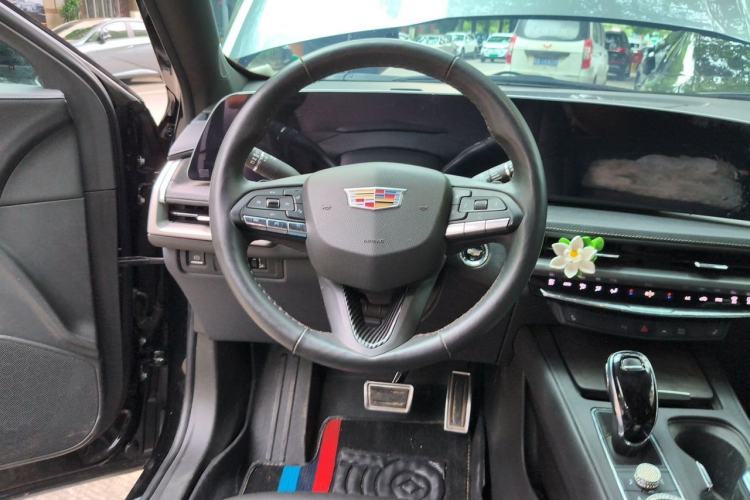 Used Cadillac XT4 2024 28T Two-Wheel-Drive Luxury Version Steering Wheel